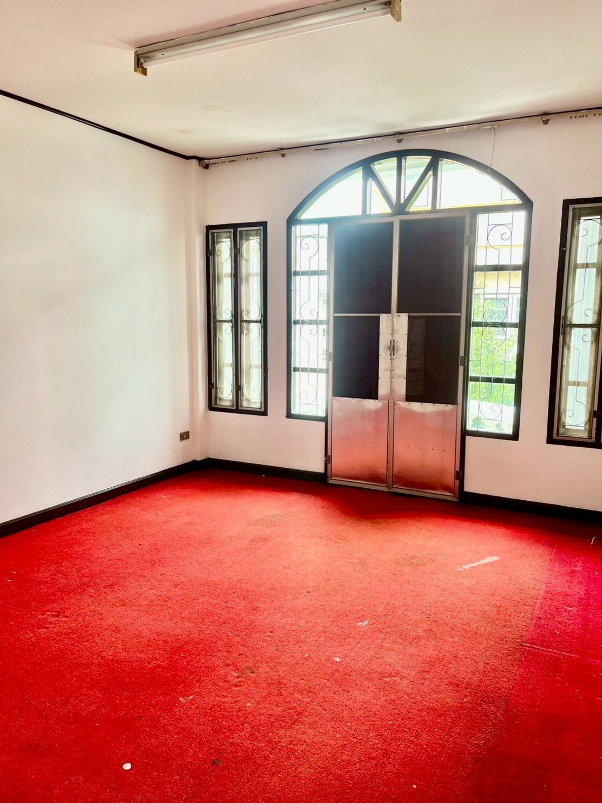 ขายทาวน์โฮมสมุทรปราการ สำโรง : ขายทาวน์โฮม 3 ชั้น สไตล์โรมัน หมู่บ้านร่มเย็นวิลล์ เนื้อที่ 24 ตารางวา 4 ห้องนอน ตำบลบางเมือง อำเภอเมืองสมุทรปราการ จังหวัดสมุทรปราการ