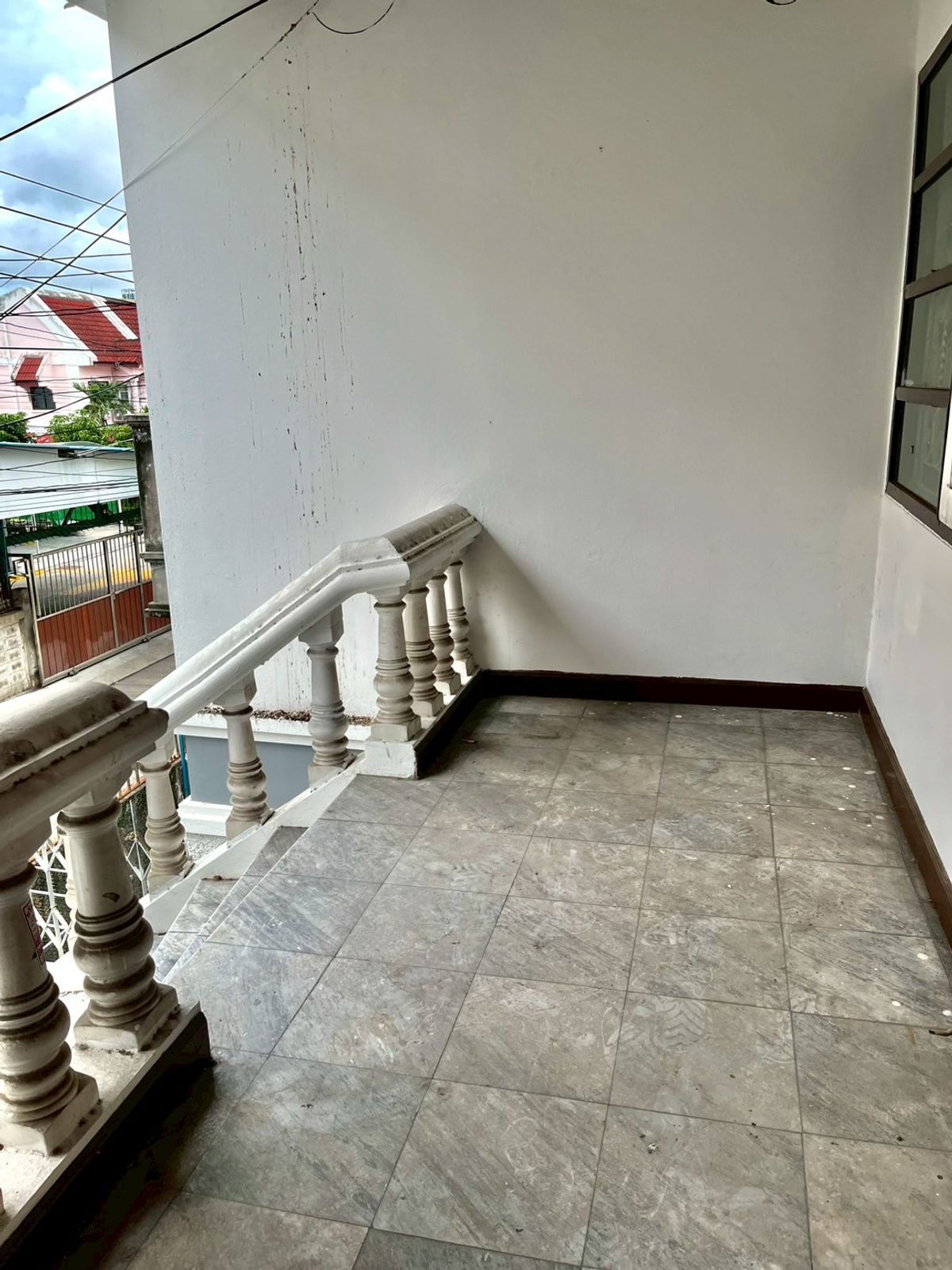 ขายทาวน์โฮมสมุทรปราการ สำโรง : ขายทาวน์โฮม 3 ชั้น สไตล์โรมัน หมู่บ้านร่มเย็นวิลล์ เนื้อที่ 24 ตารางวา 4 ห้องนอน ตำบลบางเมือง อำเภอเมืองสมุทรปราการ จังหวัดสมุทรปราการ