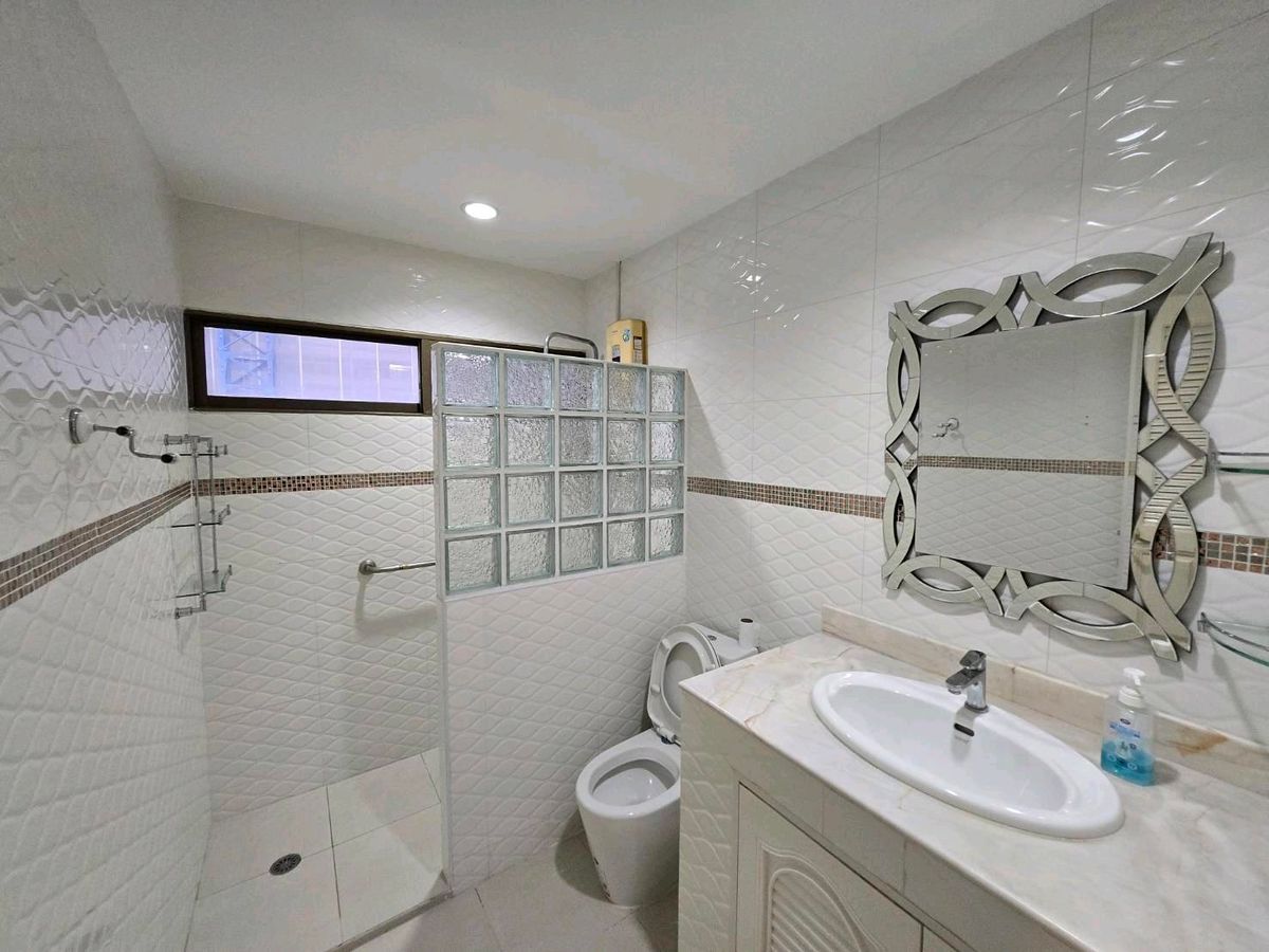 For SaleHome OfficeWongwianyai, Charoennakor : For sale with tenant, Home Office next to Icon Siam, selling for 29.9 million, 6 floors, 5 bedrooms, 4 bathrooms. Buy and invest and receive immediate returns.