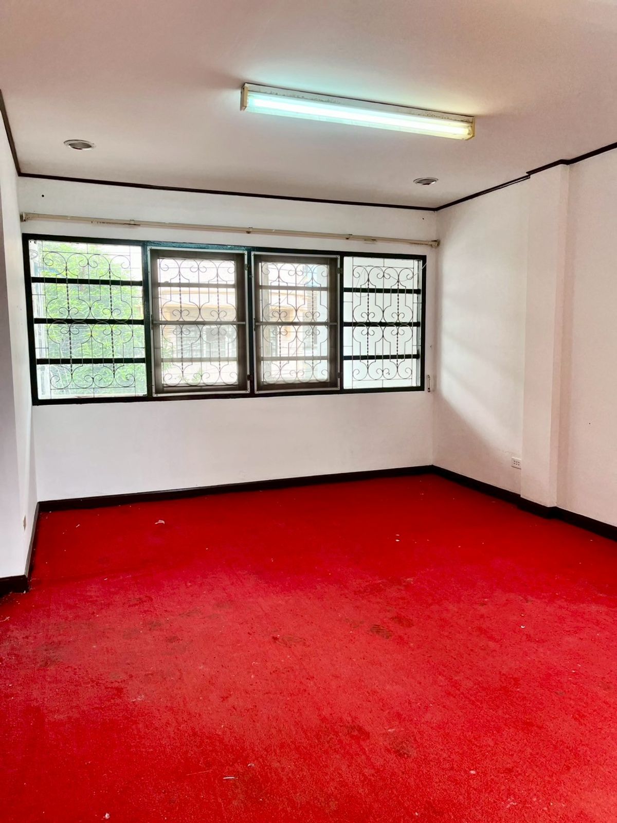 ขายทาวน์โฮมสมุทรปราการ สำโรง : ขายทาวน์โฮม 3 ชั้น สไตล์โรมัน หมู่บ้านร่มเย็นวิลล์ เนื้อที่ 24 ตารางวา 4 ห้องนอน ตำบลบางเมือง อำเภอเมืองสมุทรปราการ จังหวัดสมุทรปราการ