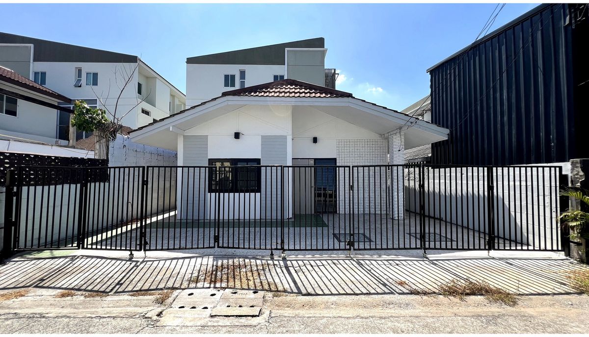 For SaleHouseMin Buri, Romklao : Ramkhamhaeng House for sale 148, Ban Rim Phan Renovate, near Ramkhamhaeng Road, 600 meters, one -story house, size 32 square wah