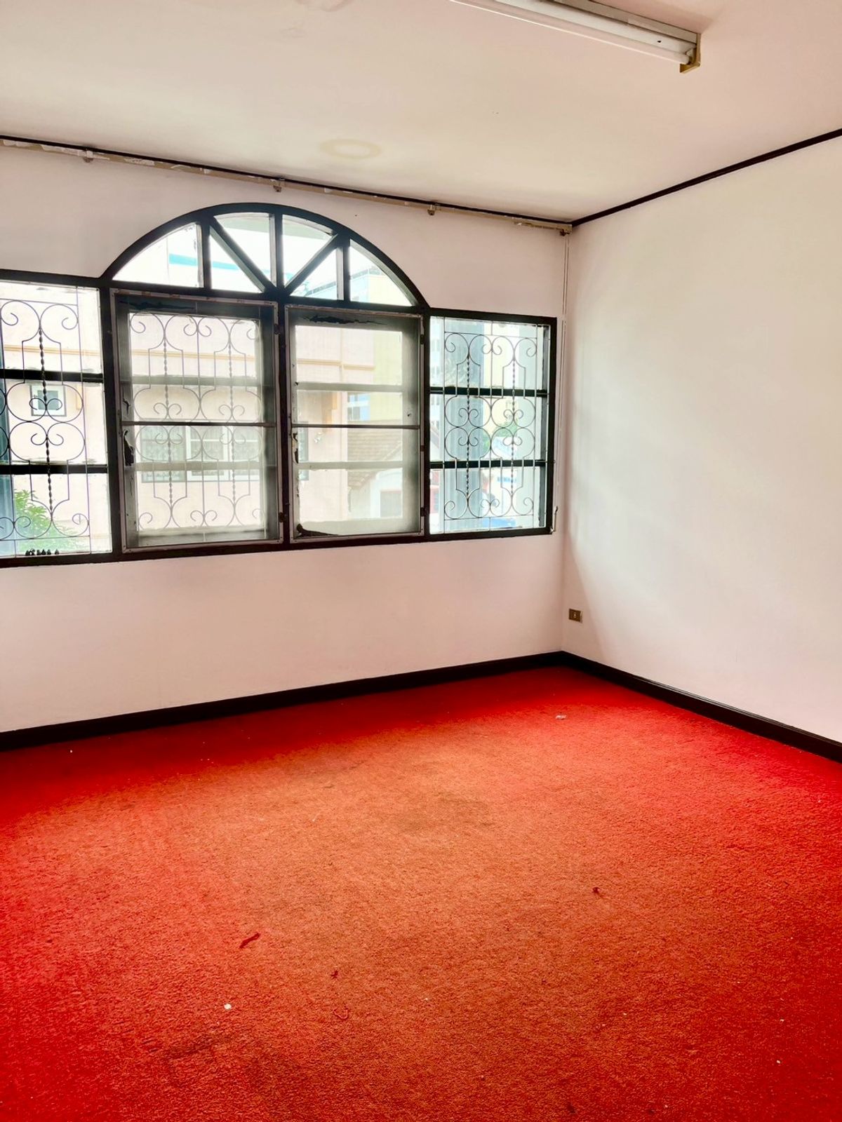 ขายทาวน์โฮมสมุทรปราการ สำโรง : ขายทาวน์โฮม 3 ชั้น สไตล์โรมัน หมู่บ้านร่มเย็นวิลล์ เนื้อที่ 24 ตารางวา 4 ห้องนอน ตำบลบางเมือง อำเภอเมืองสมุทรปราการ จังหวัดสมุทรปราการ