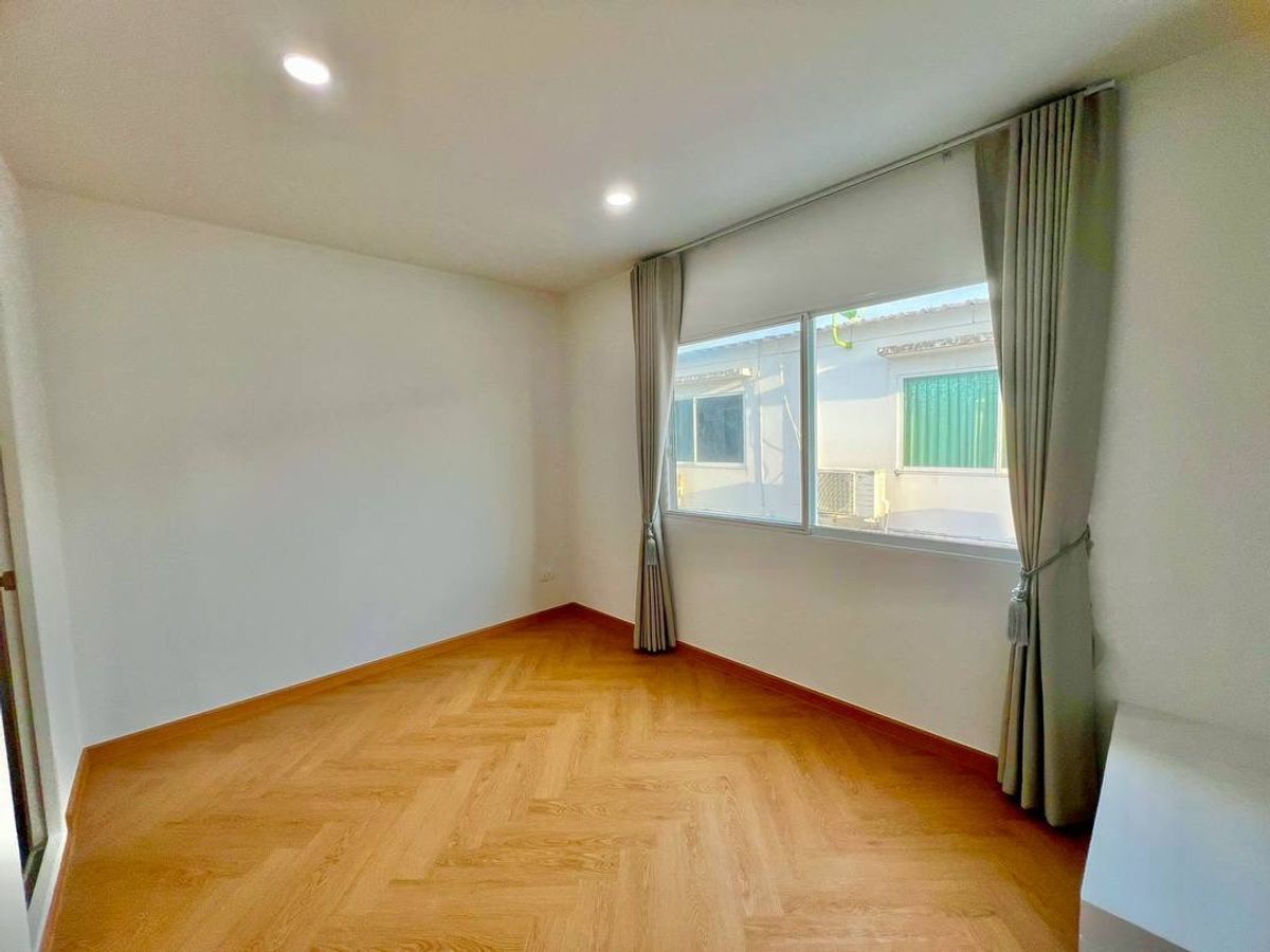 For SaleTownhomeBangna, Bearing, Lasalle : 2-storey Town sells, Indy, Bang Na-Trat, Km. 26 (Soi ABAC), size 22 square wah, 2 bedrooms, Bang Bo Subdistrict, Bang Bo District, Samut Prakan Province