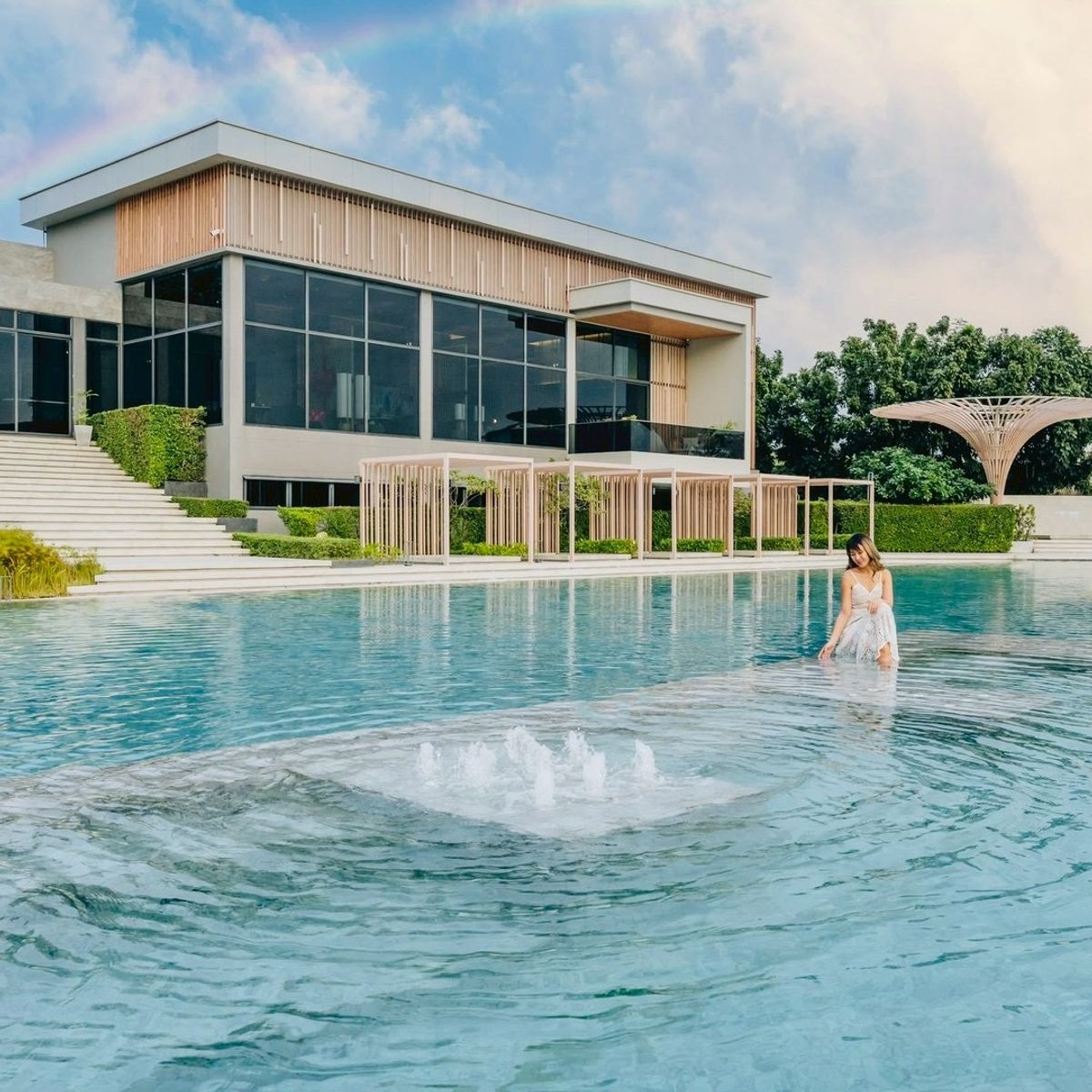 ขายบ้านลาดกระบัง สุวรรณภูมิ : Lake Legend บางนา สุวรรณภูมิ The Dual Luxury Two Masterpieces Lakeside House & Garden Villa Only 99 MB*  Code : H8226