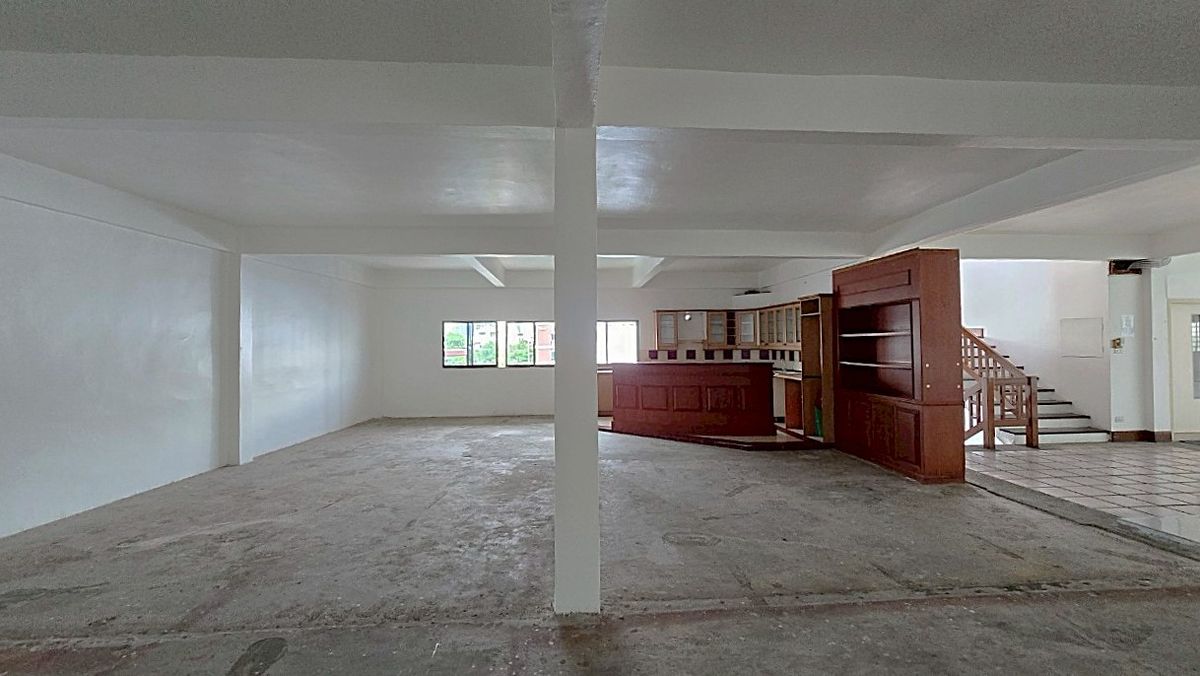 For RentShop HouseOnnut, Udomsuk : Commercial Building with Warehouse for Rent – Ekkamai–Phra Khanong ** NO CO-AGENT ** 