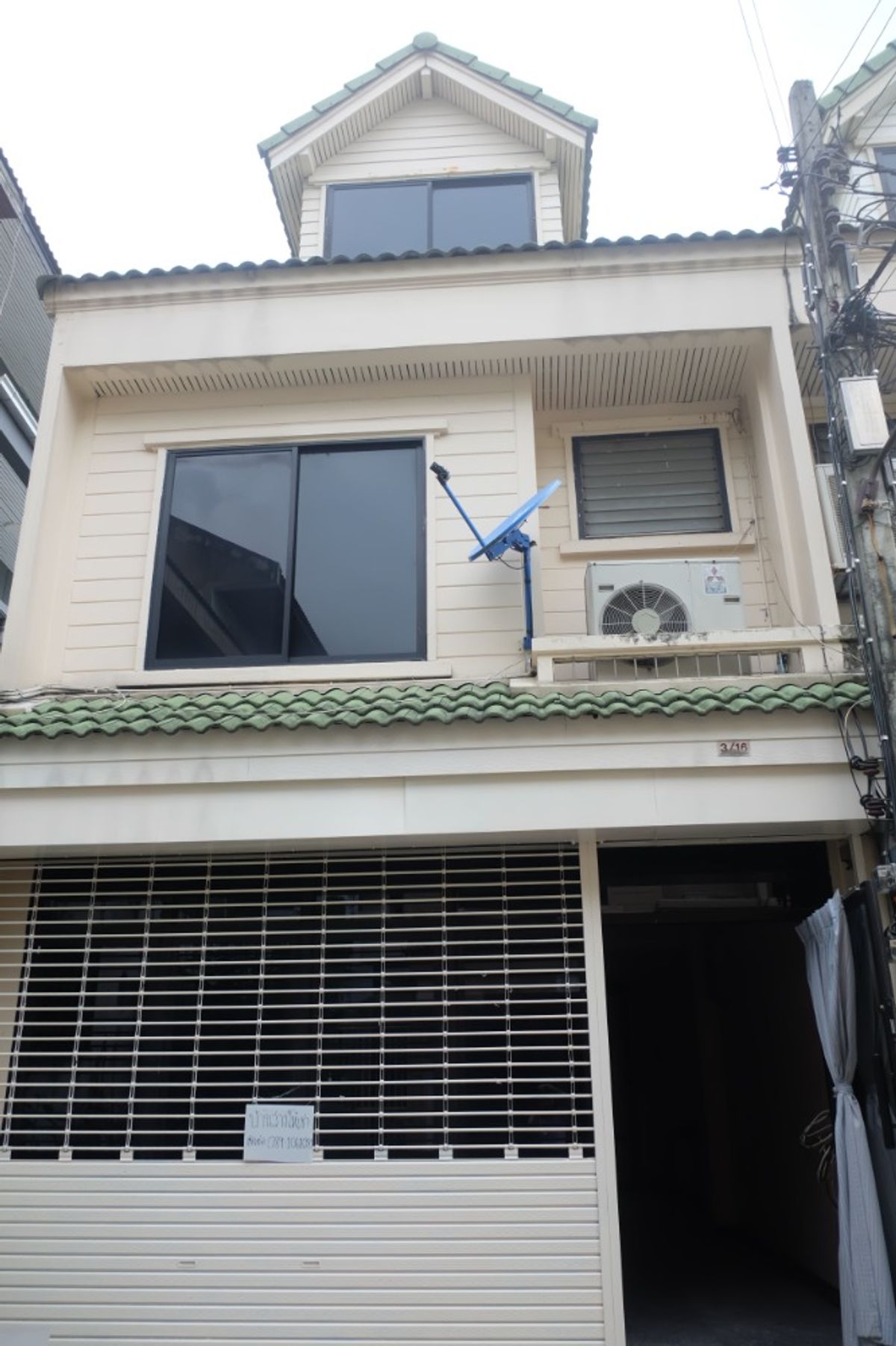 ให้เช่าบ้านโชคชัย4 ลาดพร้าว71 : For Rent ให้เช่าทาวน์โฮม 3 ชั้น ซอยลาดพร้าว 69 ปากซอยมีสถานีรถไฟฟ้าสายสีเหลือง ทำเลดี อยู่อาศัย หรือ ทำโฮมออฟฟิศ จดบริษัทได้