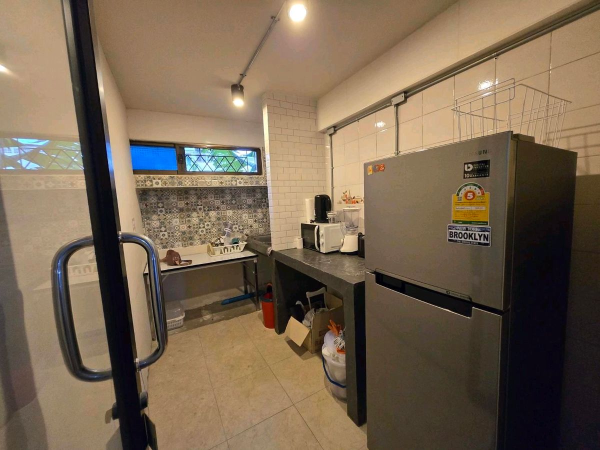 For SaleHome OfficeWongwianyai, Charoennakor : For sale with tenant, Home Office next to Icon Siam, selling for 29.9 million, 6 floors, 5 bedrooms, 4 bathrooms. Buy and invest and receive immediate returns.