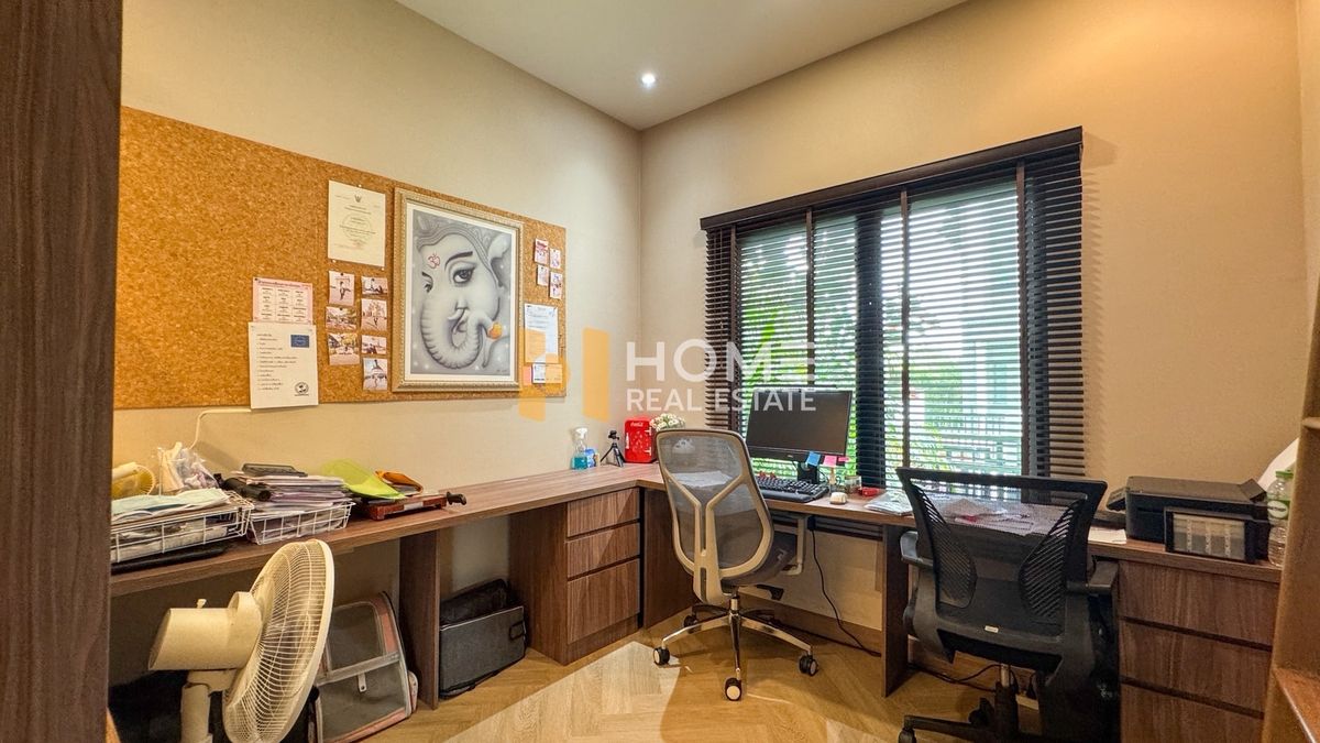 For RentHouseSamut Prakan,Samrong : Grand Britania, Bang Na - Suvarnabhumi / 4 Bedrooms (Rental), Grand Britania Bangna - SUVARNAPUMI / 4 Bedrooms (For Rent) AIM054