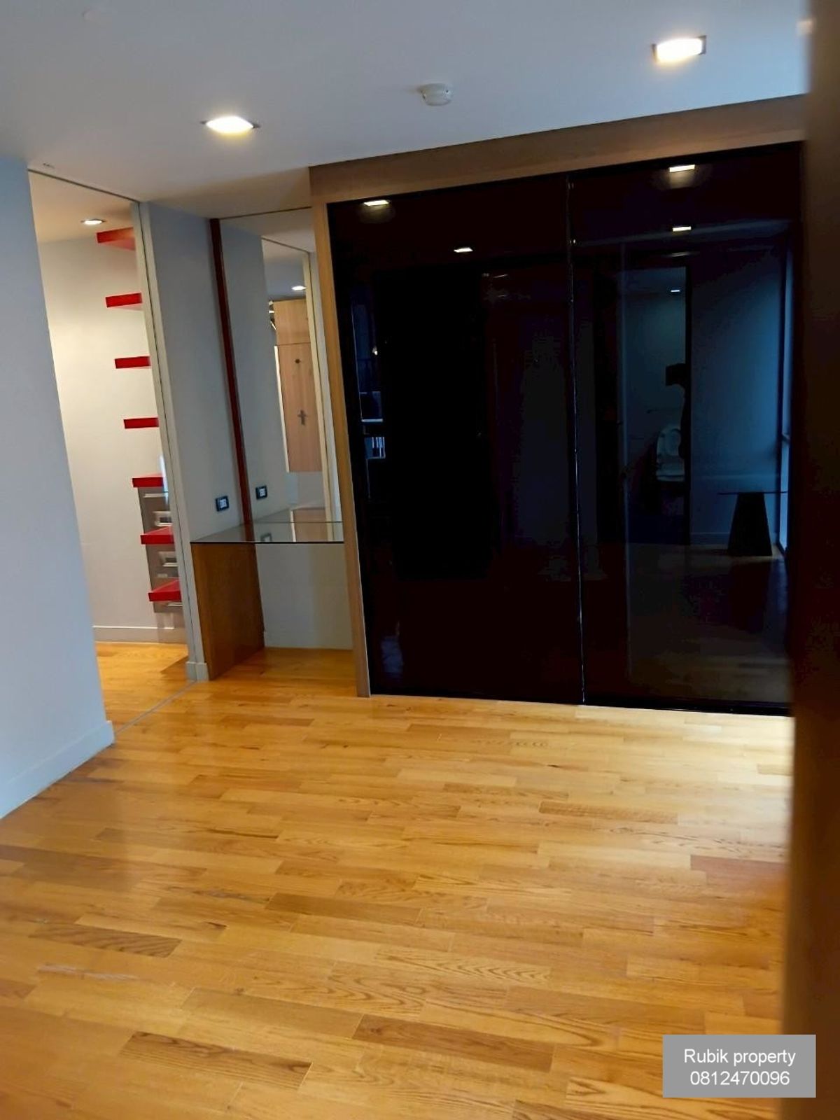 For RentCondoSilom, Saladaeng, Bangrak : For Sale Quad Silom Prime Location | Freehold | 54 SQ.M | Rare West-Facing Unit (RB1027)