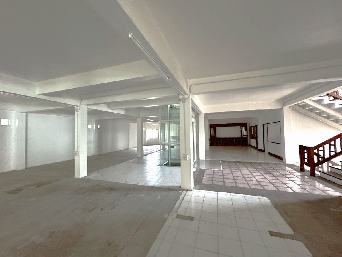 For RentShop HouseOnnut, Udomsuk : Commercial Building with Warehouse for Rent – Ekkamai–Phra Khanong ** NO CO-AGENT ** 