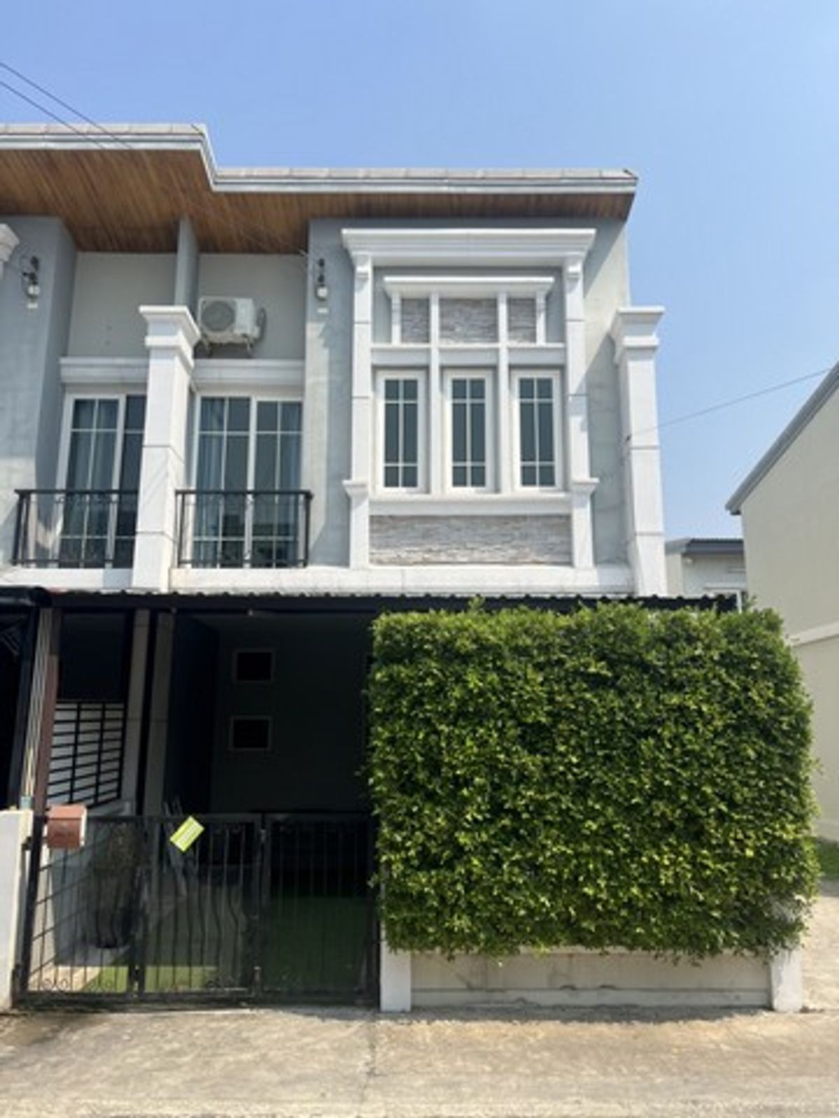 ให้เช่าทาวน์โฮมลาดกระบัง สุวรรณภูมิ : HR2686ให้เช่าทาวน์โฮม 2 ชั้น หมู่บ้านโกลเด้นทาวน์ 3 บางนา-สวนหลวง เฟอร์ครบ ใกล้สวนหลวงร.9