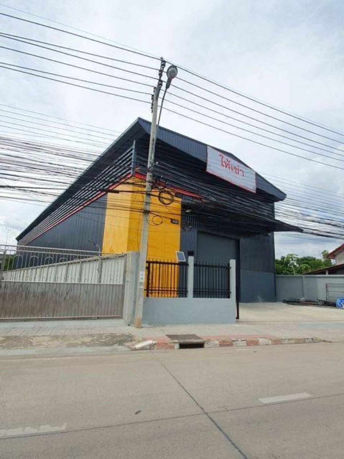 ให้เช่าโกดังนวมินทร์ รามอินทรา : ให้เช่าโกดัง/ออฟฟิศ สุขาภิบาล 5 วัชรพล รามอินทรา เขตบางเขน กรุงเทพฯ พื้นที่ 1,400 ตร.ม.