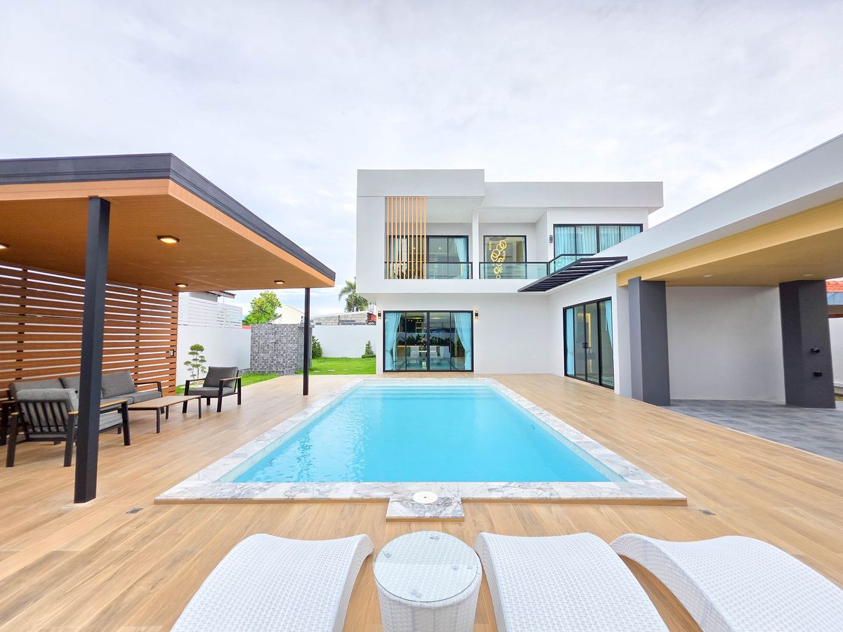 For SalePattaya, Bangsaen, Chonburi : Luxury Pool Villa in  Pattaya city: A Golden Investment Opportunity!