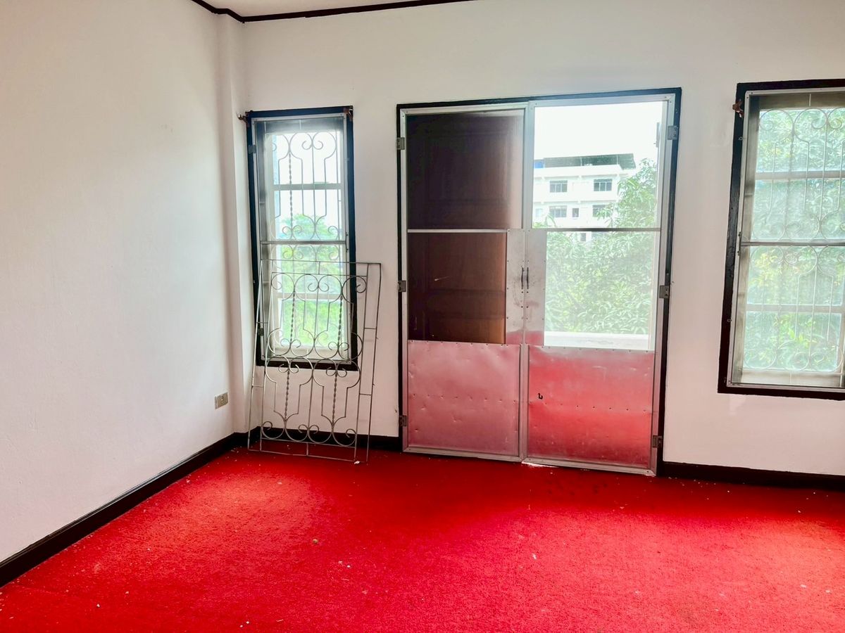 ขายทาวน์โฮมสมุทรปราการ สำโรง : ขายทาวน์โฮม 3 ชั้น สไตล์โรมัน หมู่บ้านร่มเย็นวิลล์ เนื้อที่ 24 ตารางวา 4 ห้องนอน ตำบลบางเมือง อำเภอเมืองสมุทรปราการ จังหวัดสมุทรปราการ