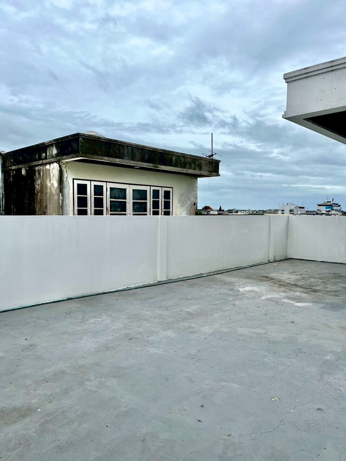 ขายทาวน์โฮมสมุทรปราการ สำโรง : ขายทาวน์โฮม 3 ชั้น สไตล์โรมัน หมู่บ้านร่มเย็นวิลล์ เนื้อที่ 24 ตารางวา 4 ห้องนอน ตำบลบางเมือง อำเภอเมืองสมุทรปราการ จังหวัดสมุทรปราการ