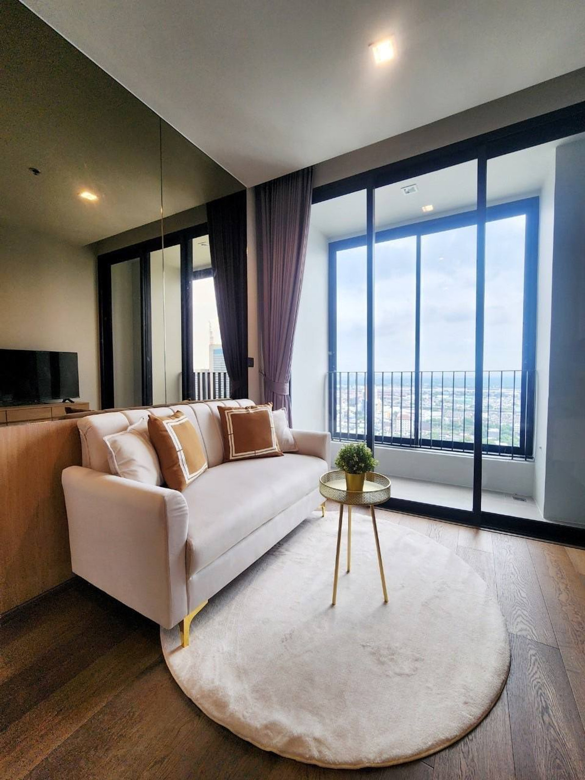 For RentCondoSukhumvit, Asoke, Thonglor : Ready to move in Ideo Q 36 condo