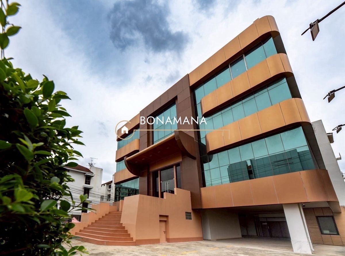 ให้เช่าสำนักงานรามคำแหง หัวหมาก : ให้เช่า อาคาร 5 ชั้น 20 ที่จอด
พื้นที่ 1,500 ตรม. ทาวน์อินทาวน์