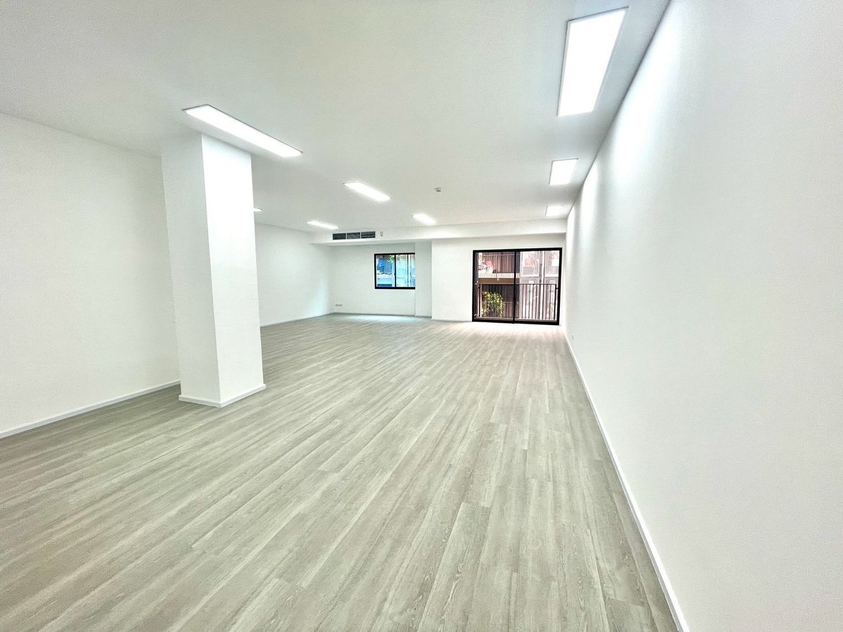 For RentOfficeSathorn, Narathiwat : Rental shops and offices near 🚄 BTS Surasak 5 minutes to