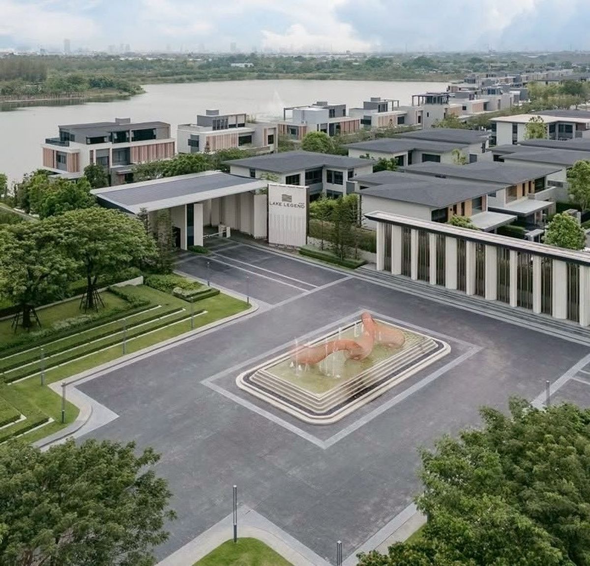 ขายบ้านลาดกระบัง สุวรรณภูมิ : Lake Legend บางนา สุวรรณภูมิ The Dual Luxury Two Masterpieces Lakeside House & Garden Villa Only 99 MB*  Code : H8226