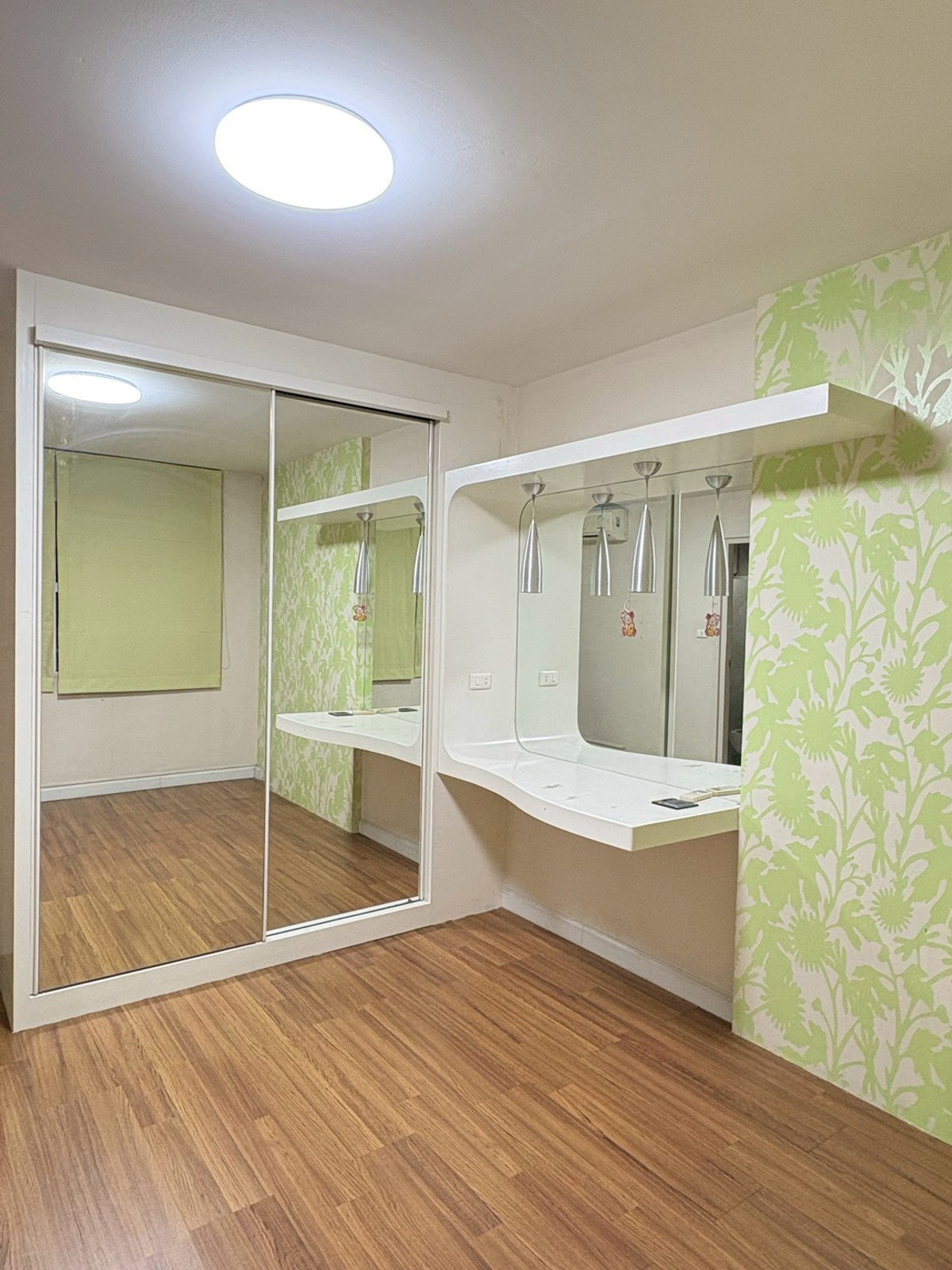 For RentTownhomeRama5, Ratchapruek, Bangkruai : townhome at Soi Tiwanon 3, near MRT, suitable for office use or company registration.