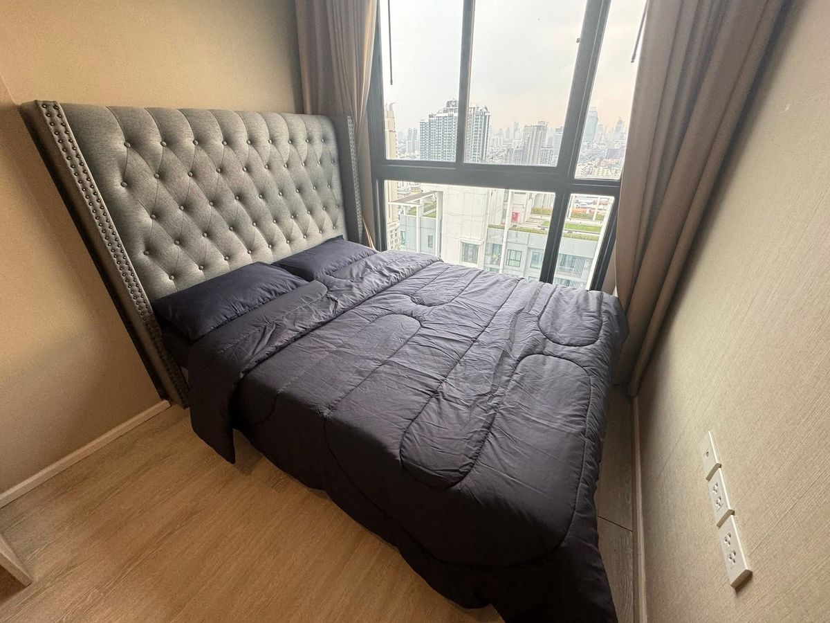 For RentCondoRatchadapisek, Huaikwang, Suttisan : 📍 Attached to the MRT Ratchada | Quinn Condo ready to stay | Just one bag. Can go in!