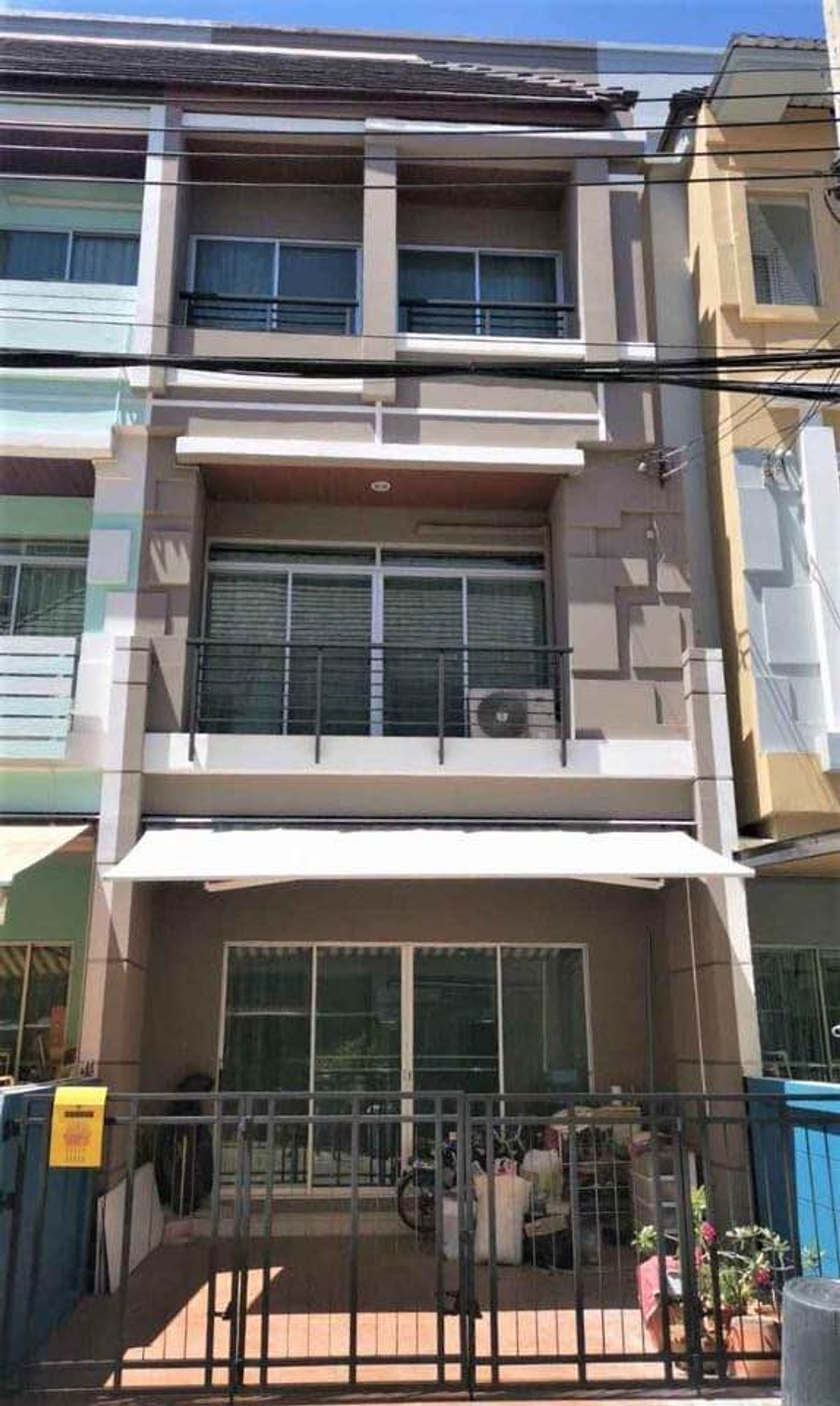 ให้เช่าทาวน์โฮมโชคชัย4 ลาดพร้าว71 : ให้เช่า ทาวน์โฮม 3 ชั้น บ้านกลางเมือง เออร์บาเนี่ยน ลาดพร้าว 71