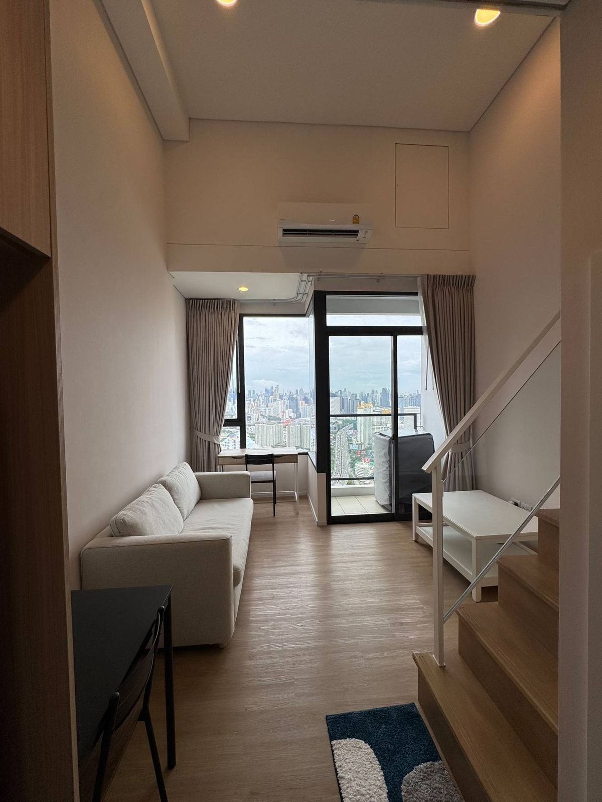 For RentCondoRama9, Petchburi, RCA : 🏢 Rent: Loft style condo, Siamese Rama 9