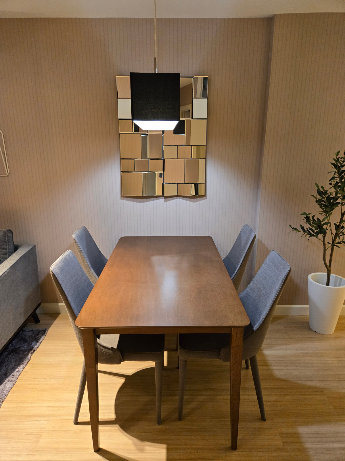 ด่วน ขาย2ห้องนอน2น้ำ  เฟอร์ใหม่ แต่งใหม่ ห้องสวย พร้อมอยู่  ไม่ติดถนน วิวโล่ง  Loading...