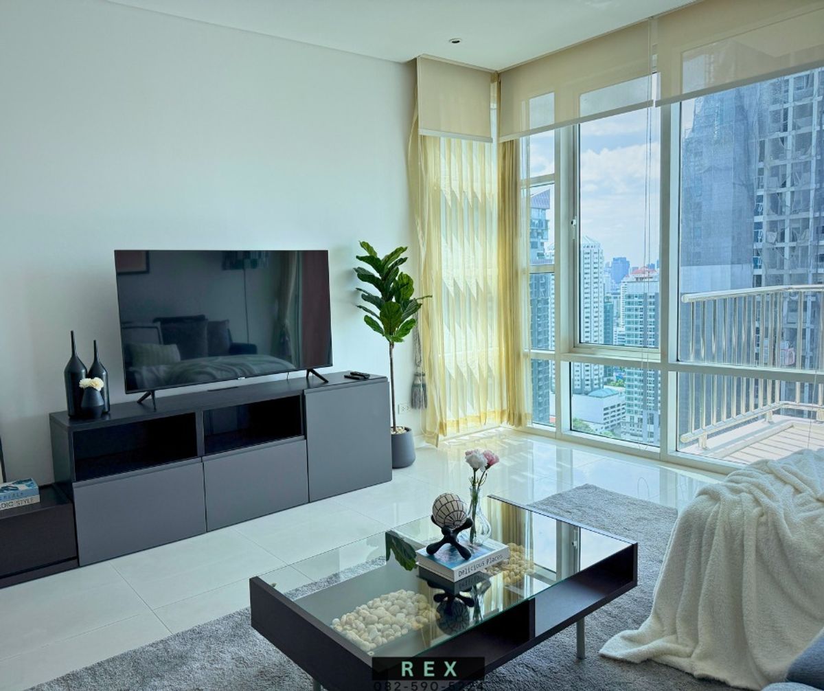 For SaleCondoSukhumvit, Asoke, Thonglor : For Sale Fullerton Sukhumvit  2 bedrooms, Near BTS Ekkamai