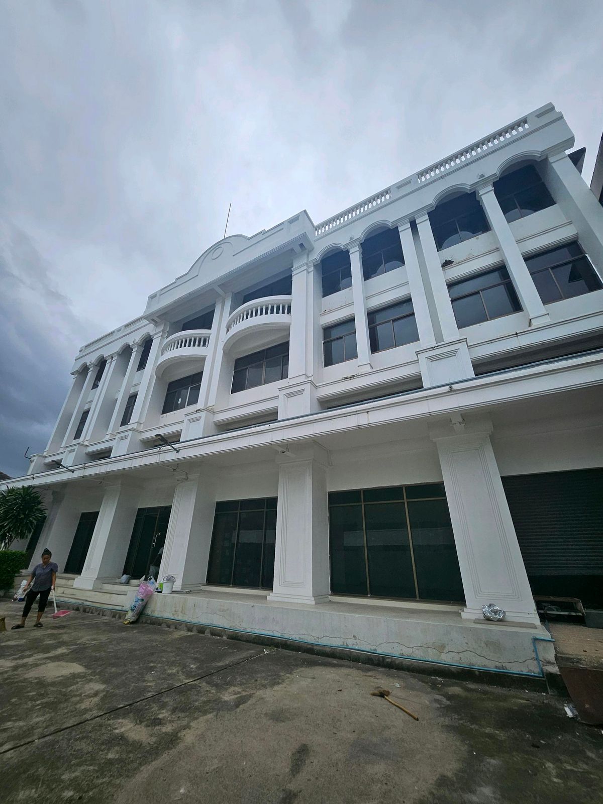 ให้เช่าโกดังนวมินทร์ รามอินทรา : อาคารพาณิชย์โรงงานขนาดใหญ่
อยู่เรียบคลองหกวา ตรงรพ.สายไหม
6 คูหา 