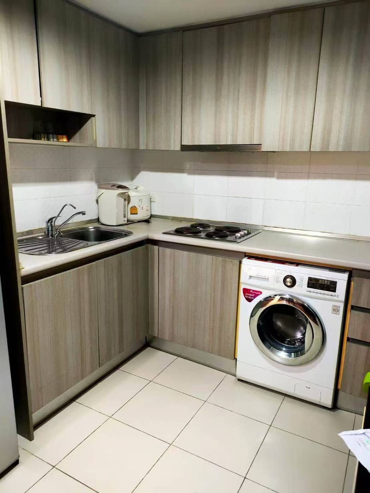 For RentCondoRama9, Petchburi, RCA : Belle grande Rama 9 for rent 