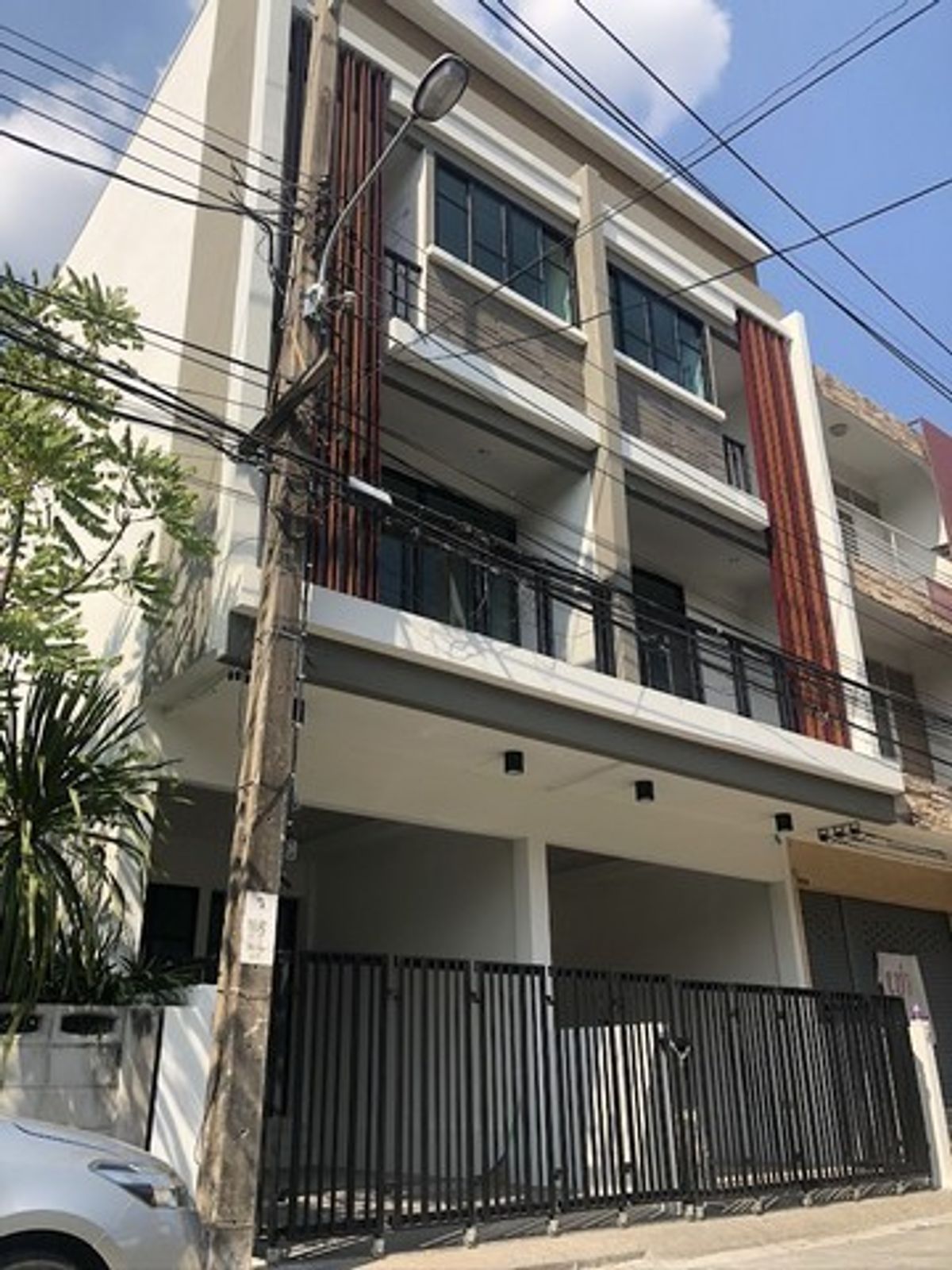 ให้เช่าทาวน์โฮมเกษตร นวมินทร์ ลาดปลาเค้า : รหัสC6843 ให้เช่าทาวน์โฮม 3ชั้น ย่านถนนนวมินทร์ ใกล้หมู่บ้านสินธานี 1 เหมาะทำโฮออฟฟิศ