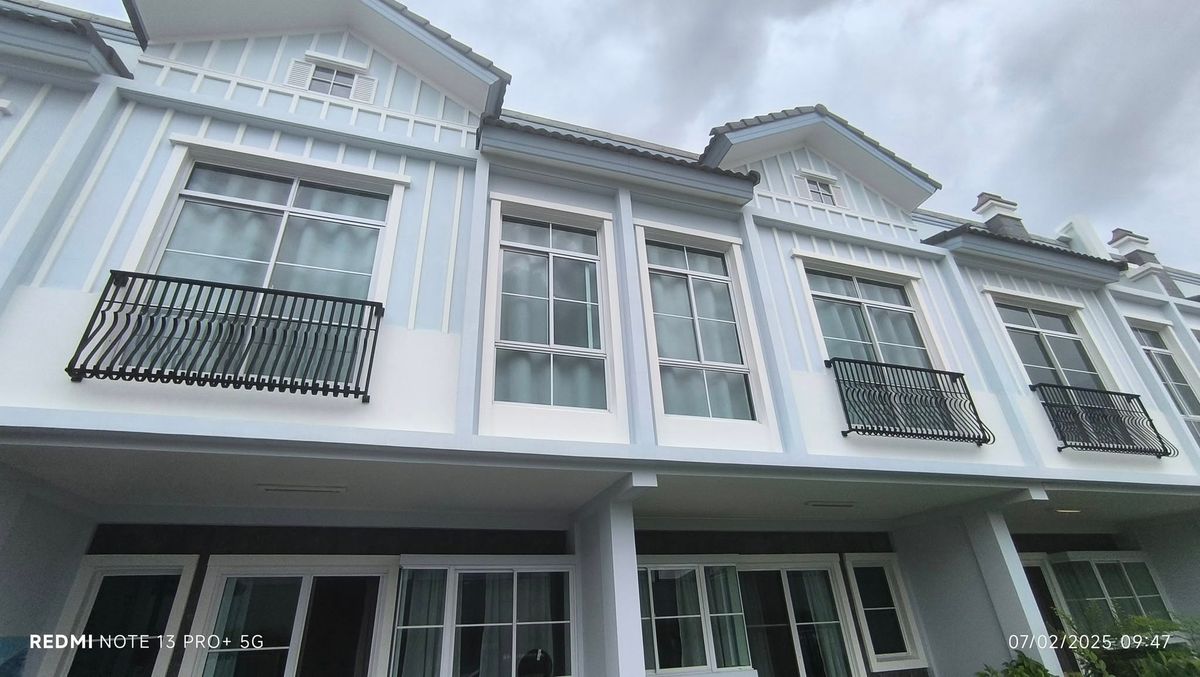 ให้เช่าทาวน์โฮมบางนา แบริ่ง ลาซาล : โอกาสทอง! ให้เช่า 3 หลังติดกัน Indy 2 บางนา-รามคำแหง 2  ทำออฟฟิศได้! เฟอร์ครบ ทำเลดีเยี่ยม!.