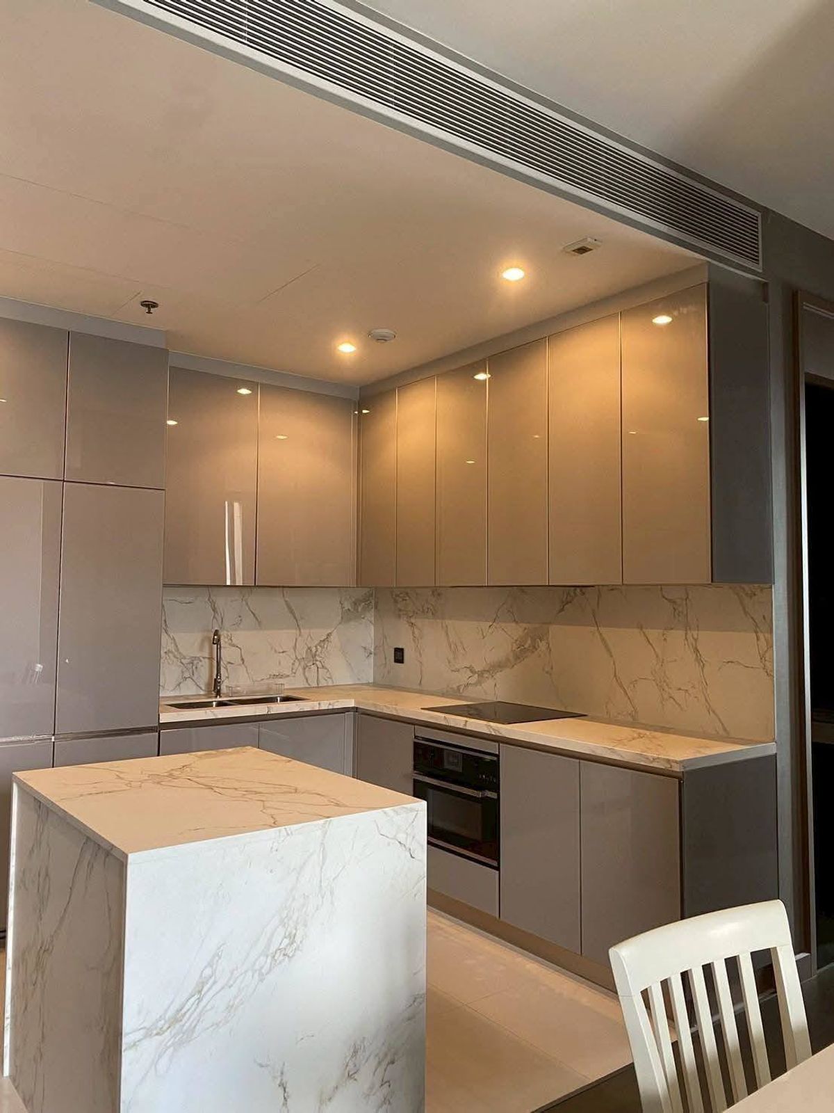 ให้เช่าคอนโดพระราม 9 เพชรบุรีตัดใหม่ RCA : ให้เช่าคอนโด The Esse at Singha Complex  2beds for rent 60K อโศก – เพชรบุรี  ติดรถไฟฟ้า MRT เพชรบุรี
