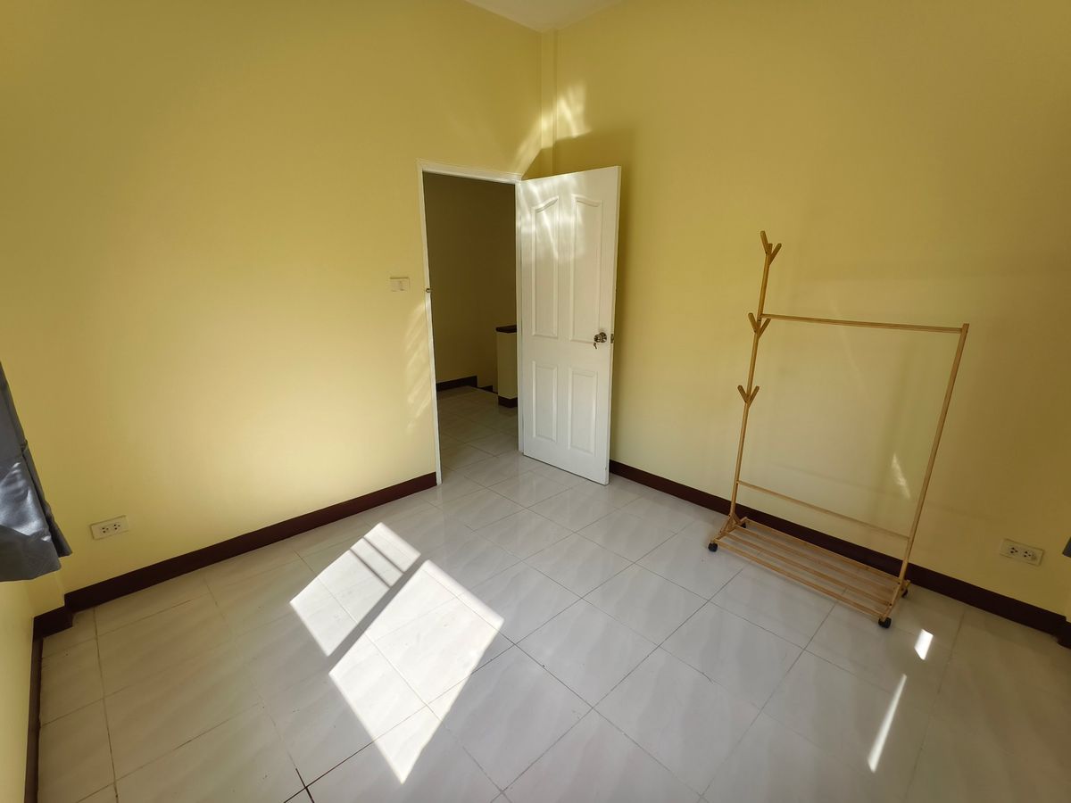 For RentHouseSamut Prakan,Samrong : North 36 Sq. 3 bedrooms, 2 bathrooms, 2 -story house, Panthiya Praeksa