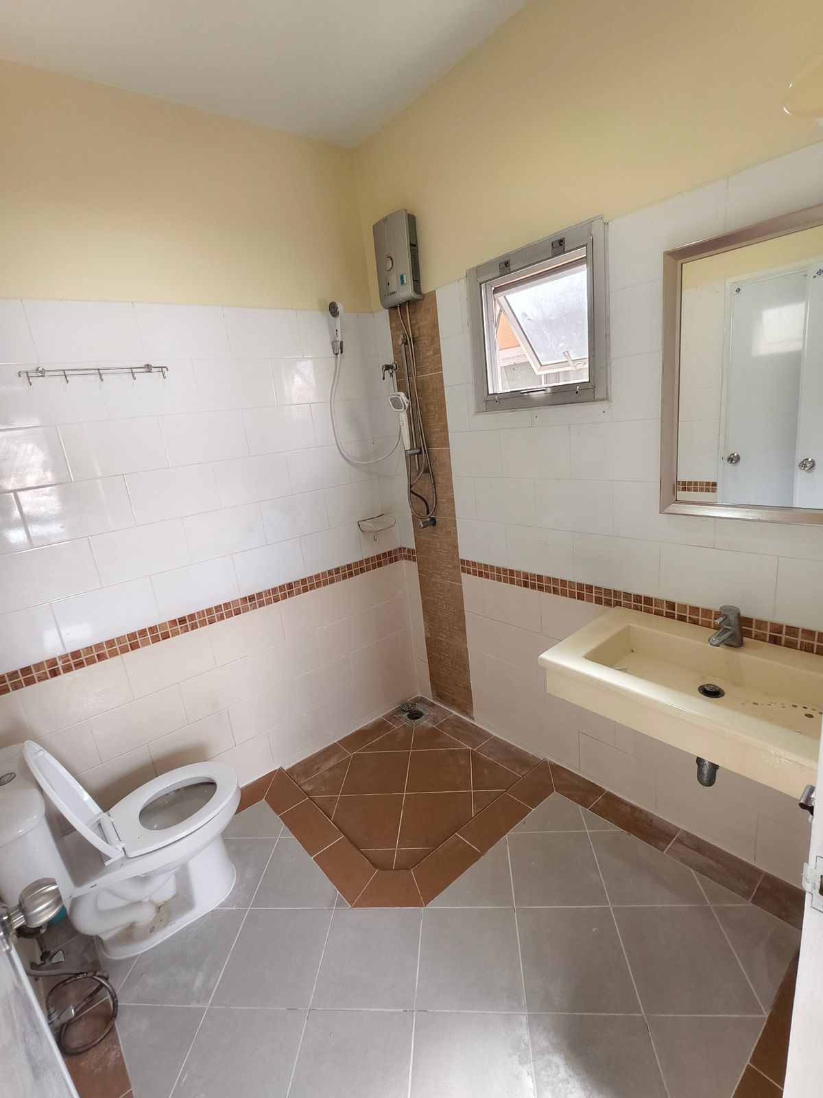 For RentHouseSamut Prakan,Samrong : North 36 Sq. 3 bedrooms, 2 bathrooms, 2 -story house, Panthiya Praeksa