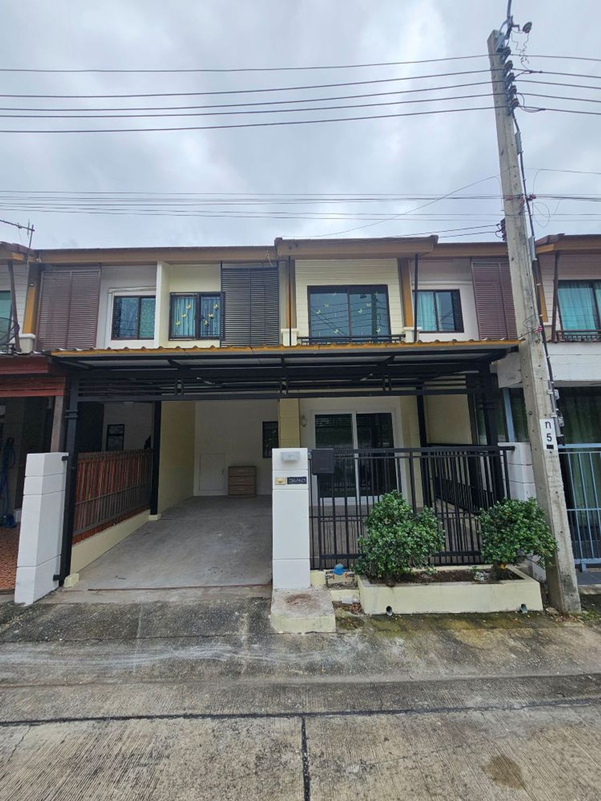 ขายทาวน์โฮมพัฒนาการ ศรีนครินทร์ : ขายทาวเฮ้าส์ 2 ชั้น หมู่บ้านพฤกษาวิลล์ 57 ทำเลดี เดินทางสะดวก ใกล้ซีคอนสแควร์