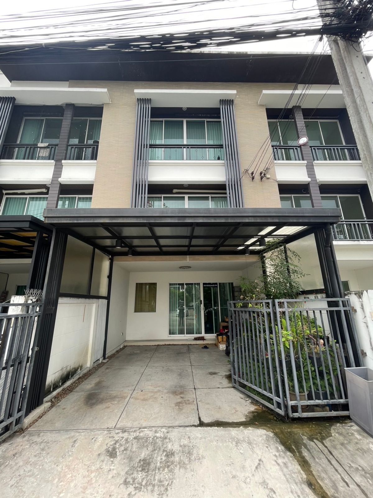 ขายทาวน์โฮมโชคชัย4 ลาดพร้าว71 : ขาย บ้านกลางเมือง โชคชัย 4 ซอย 50 หน้าสวน ต้นโครงการ
