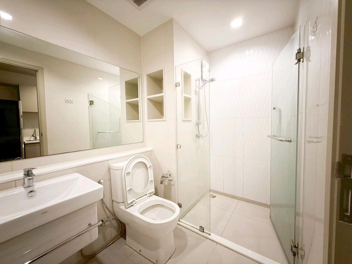 ขายคอนโดลาดพร้าว เซ็นทรัลลาดพร้าว : ขายถูก 28.56 ตรม.ห้องสภาพ100% บนชั้น 43 พร้อมเข้าอยู่ (ให้ผู้เช่าอยู่ต่อหรือยกเลิกก็ได้) 