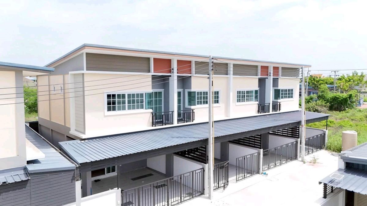 For SalePattaya, Bangsaen, Chonburi : 2 -story townhome in the heart of Chon Buri