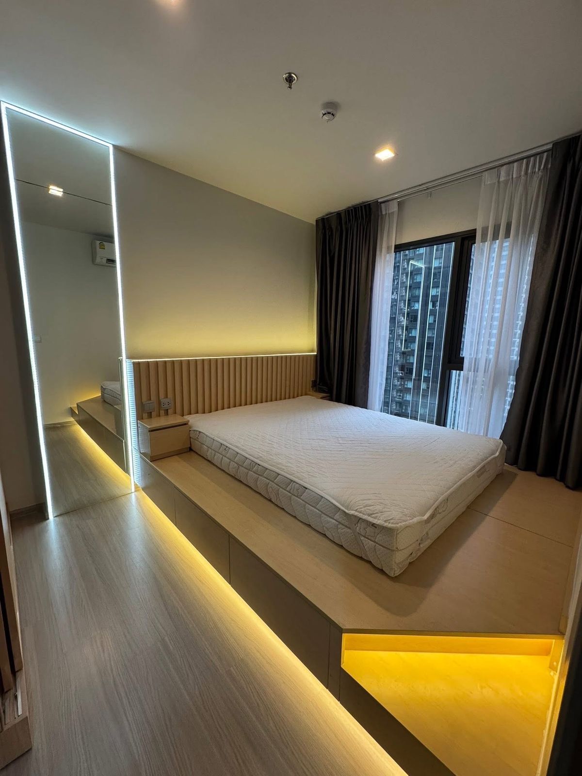 ให้เช่าคอนโดพระราม 9 เพชรบุรีตัดใหม่ RCA : 🎓🎓 Life Asoke Hype ห้อง 1 BED PLUS บิวท์อินไฟจัดเต็ม แต่งสวยหรูหราสุด 💡