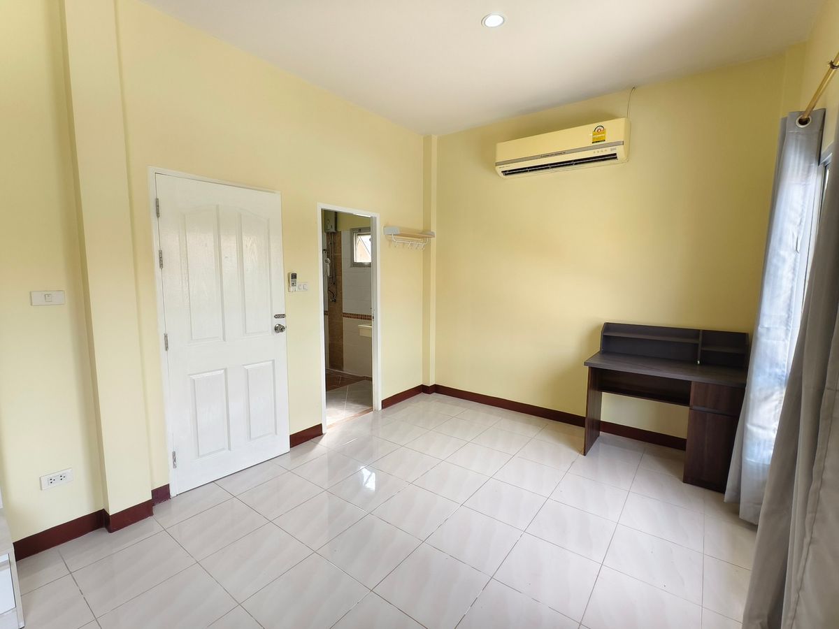 For RentHouseSamut Prakan,Samrong : North 36 Sq. 3 bedrooms, 2 bathrooms, 2 -story house, Panthiya Praeksa