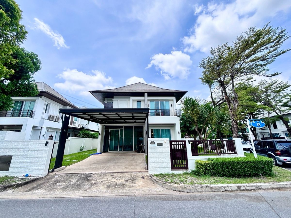 ให้เช่าบ้านบางนา แบริ่ง ลาซาล : Rent] ♻️Blue Lagoon 1 Bangna-Wongwean Resort-style atmosphere within the village, conveniently located near shopping malls and a wide range of amenities.