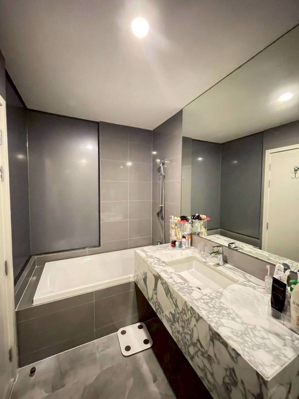 ให้เช่าคอนโดราชเทวี พญาไท : Q Chidlom Eng 中 日 Please add LINE ID @806qphgn o8415o5483