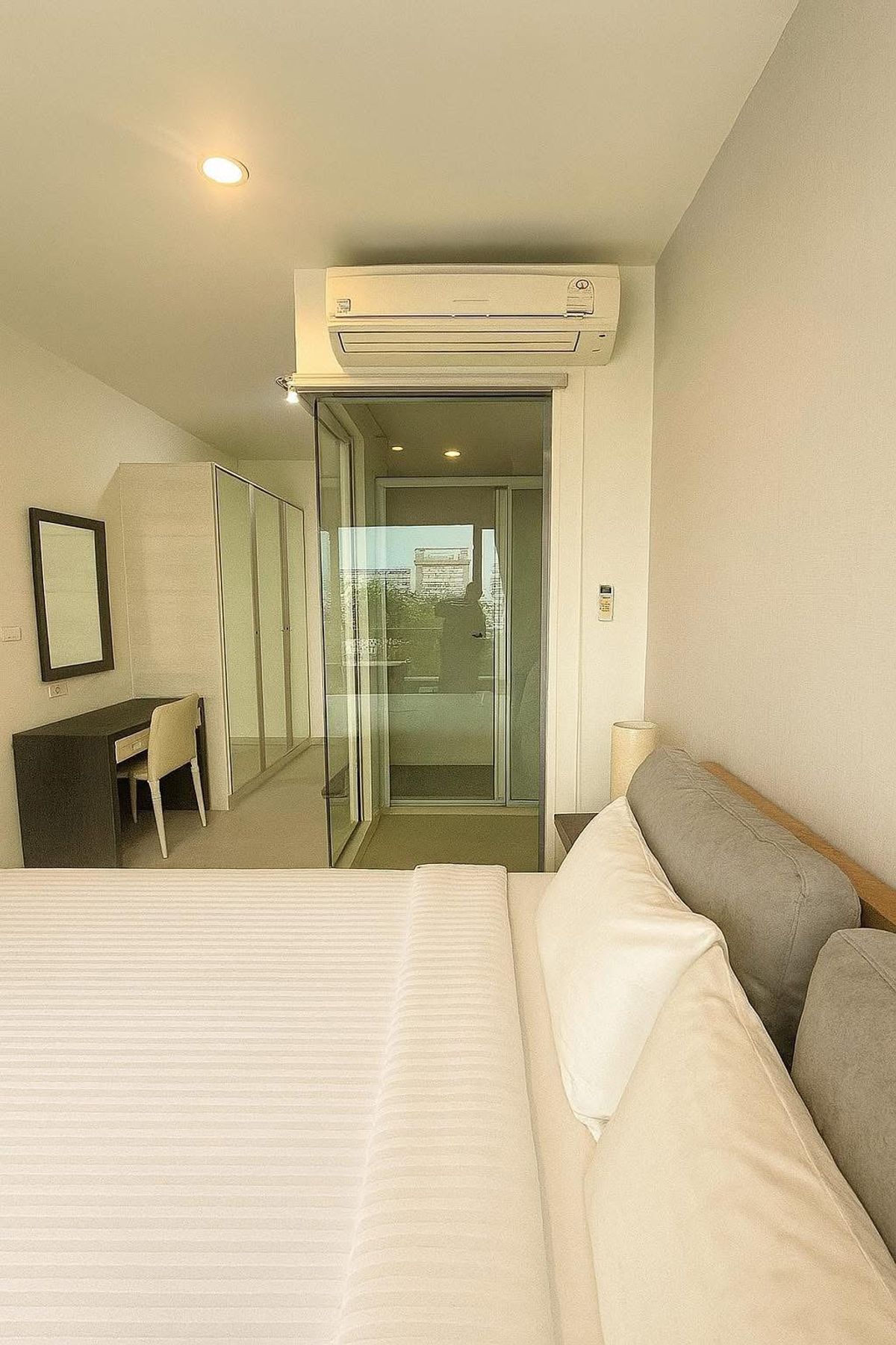 For RentCondoRatchadapisek, Huaikwang, Suttisan : 🏙️ Condo for Rent: Life Ratchadapisek – 2 Bedrooms, 2 Bathrooms, Corner Unit on the 11th Floor | 55 sq.m. | Newly RenovatedRental Price: 27,000 THB/Month