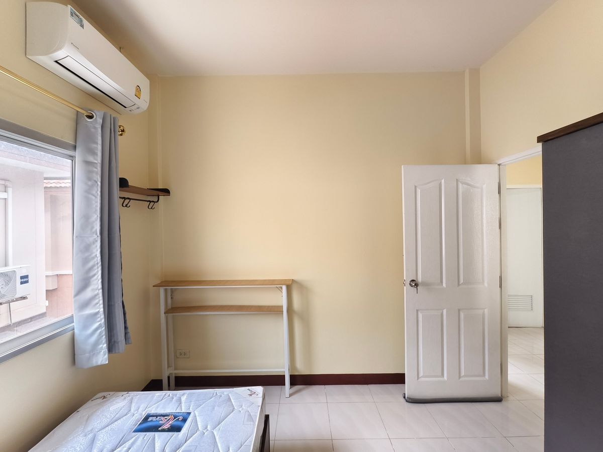 For RentHouseSamut Prakan,Samrong : North 36 Sq. 3 bedrooms, 2 bathrooms, 2 -story house, Panthiya Praeksa