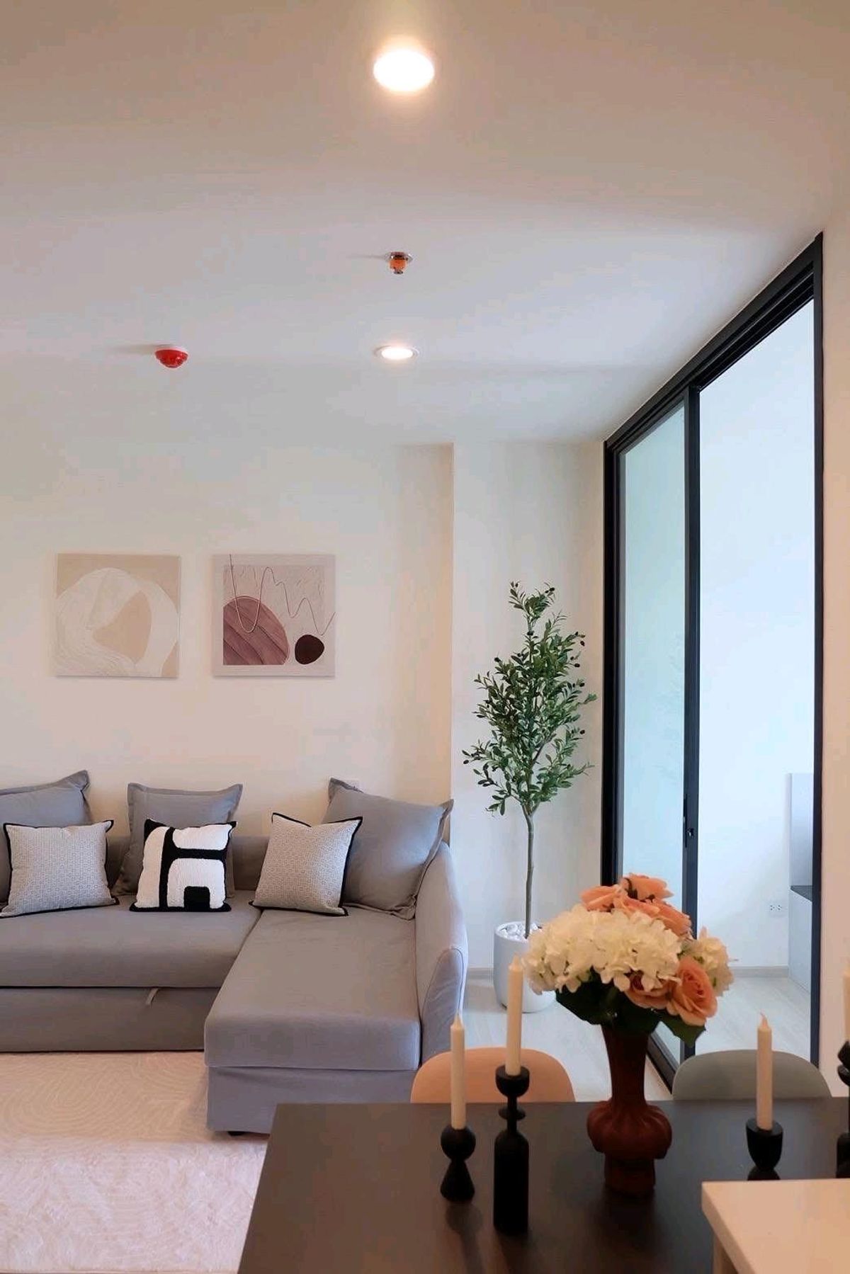 For RentCondoRama9, Petchburi, RCA : For Rent Life Asoke