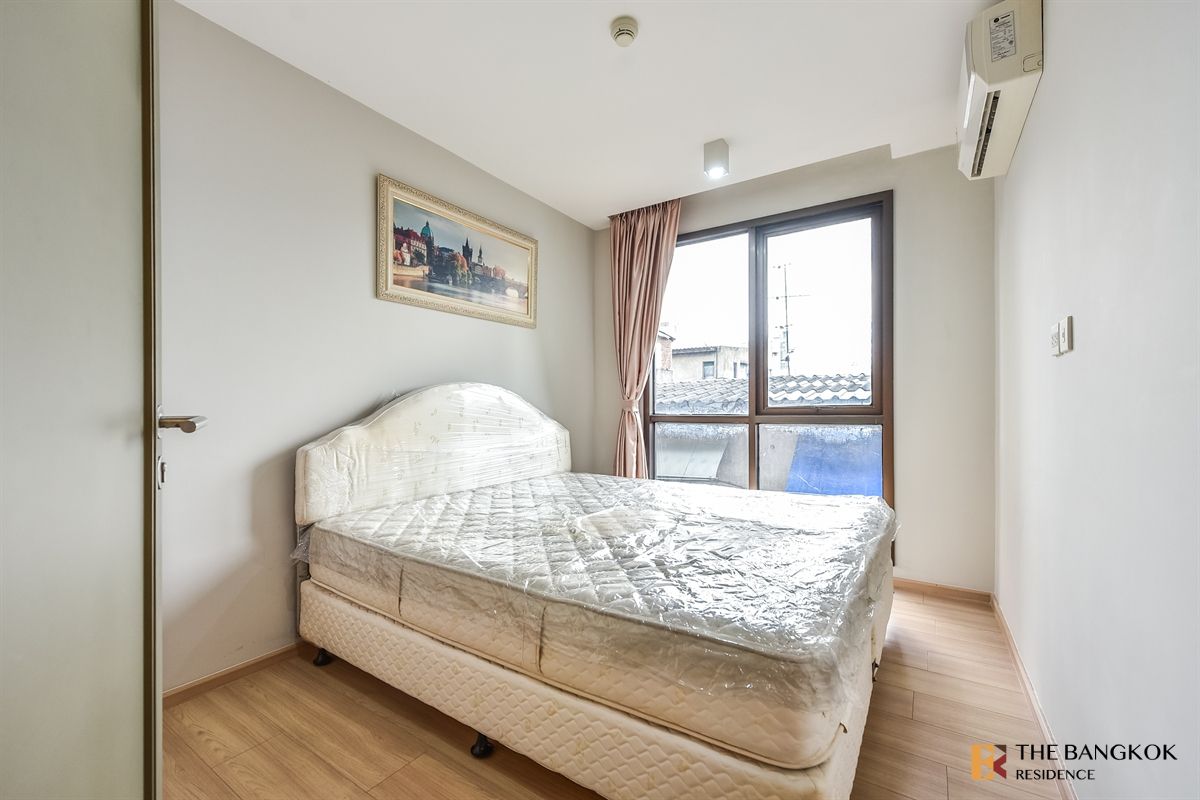 For RentCondoRatchathewi,Phayathai : Urgent. The room is available. Rent a Lowrise Maestro 12 building. Near BTS Ratchathewi 1b1B 30.6 SQM. Only 20K/Month.