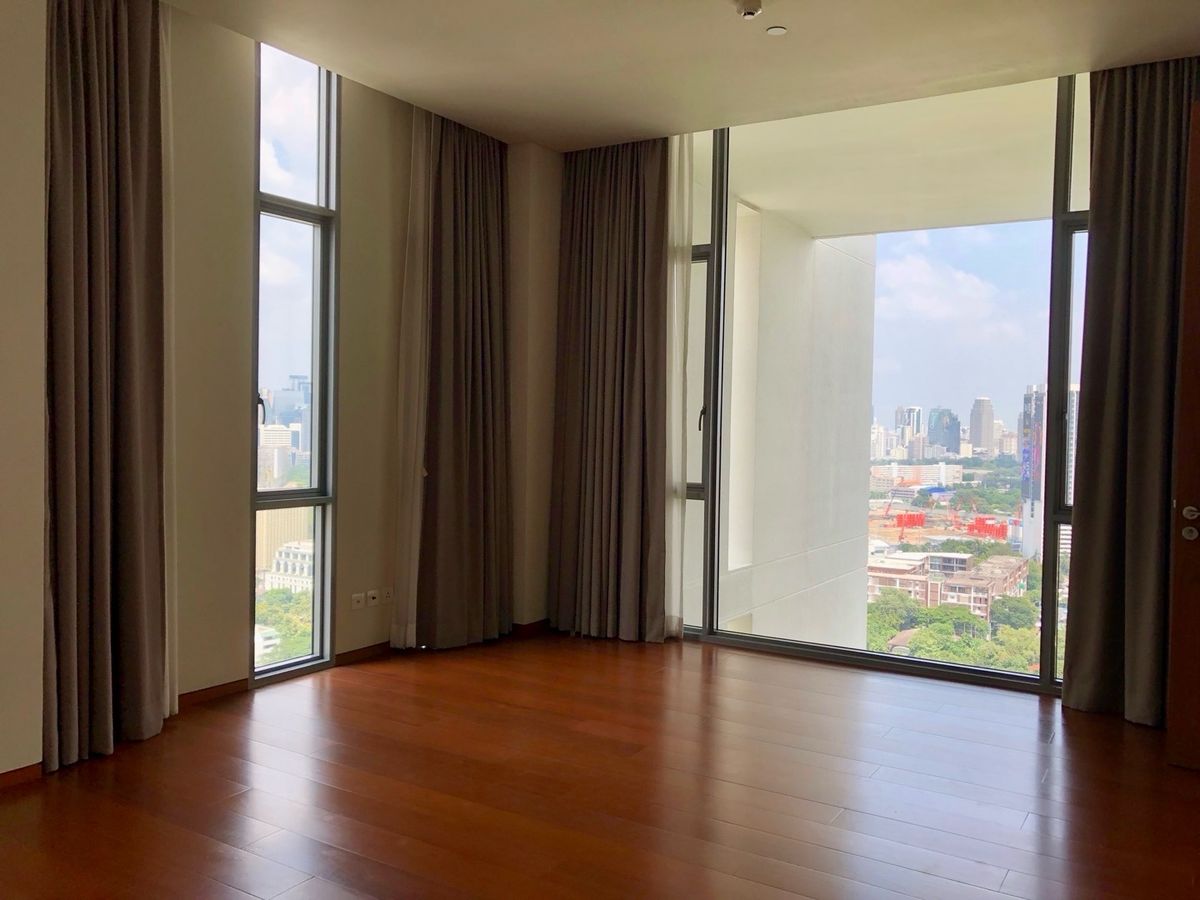 CondoSathorn, Narathiwat : 📢👇 Rare Luxury Duplex Penthouse for Sale & Rent  with private lift , stunning unblocked views. Located in the heart of Sathorn next to The Sukhothai Hotel, with three access points: Soi Suan Phlu, Soi Nanta (Sathorn 1), and direct link to Sukhothai Ho