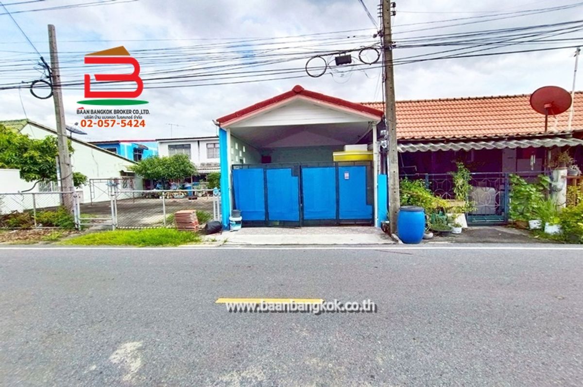 ขายทาวน์โฮมปทุมธานี รังสิต ธรรมศาสตร์ : ทาวน์เฮาส์ หมู่บ้าน อยู่เจริญ 1 (คลอง4) เนื้อที่ 17 ตรว. ถนนพระองค์เจ้าสาย คลอง4 ต.บึงยี่โถ อ.ธัญบุรี จ.ปทุมธานี